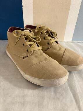 TOMS Men's Paseo Mid Canvas Chukka Sneakers Tan Size 11